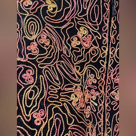 Casual Studio Colorful Embroidered Women's Top - Picture 5 of 14